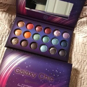 Eyeshadow palette